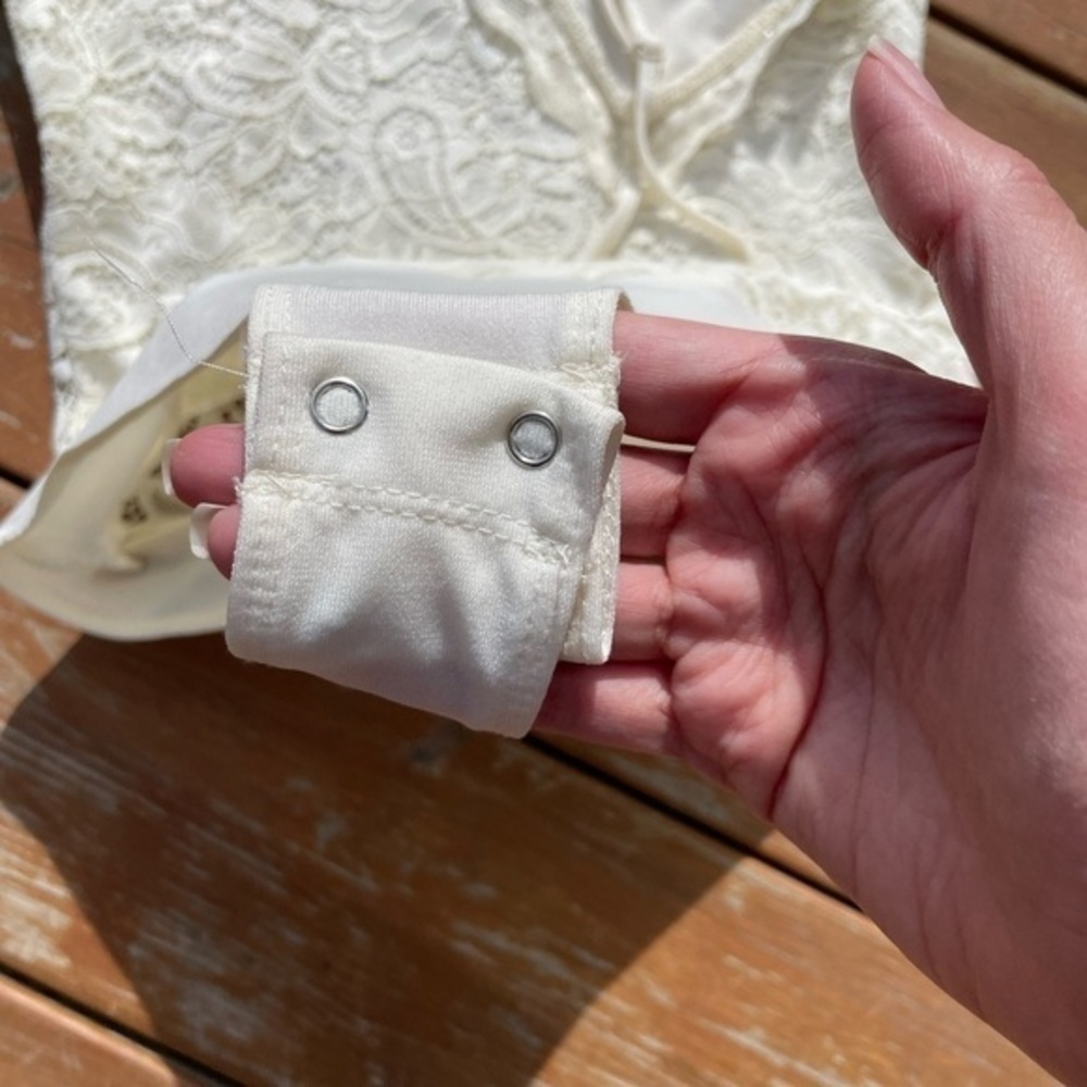 3/$30 Dynamite Creme Lace Bodysuit - Picture 10 of 11